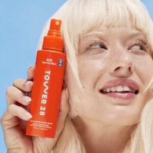 🎀Free gift with purchase🎀 NWT Tower Facial Spray + Lip gloss